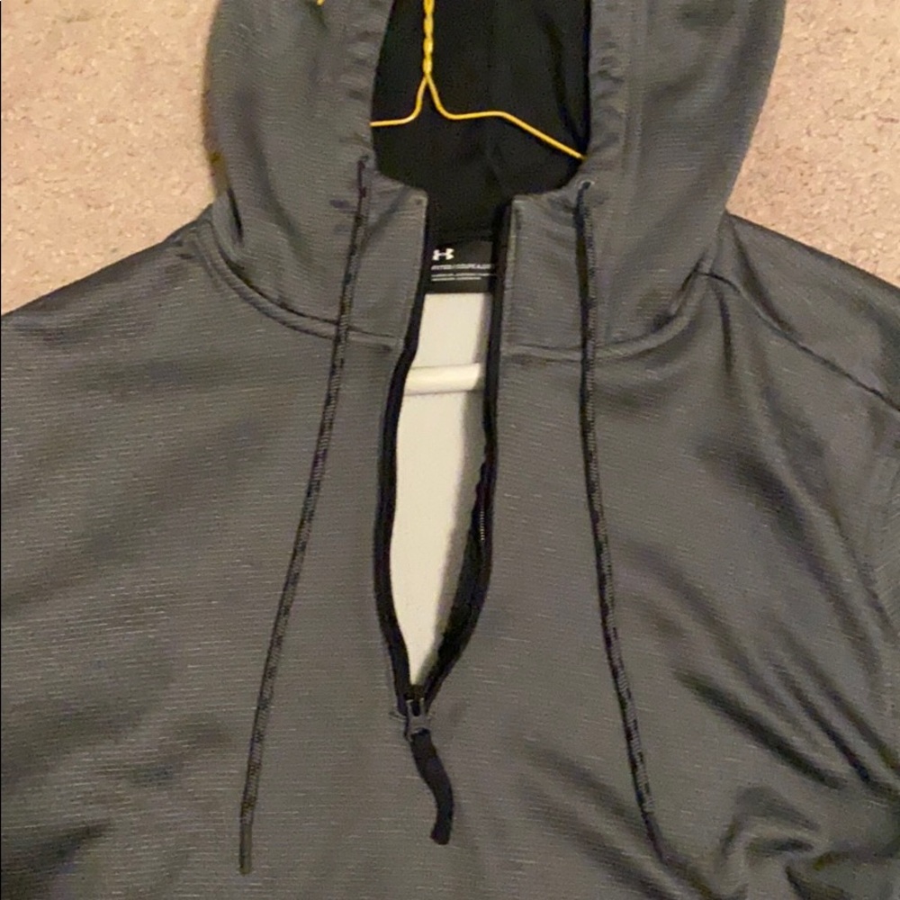 UA warm hoodie - Picture 2 of 3